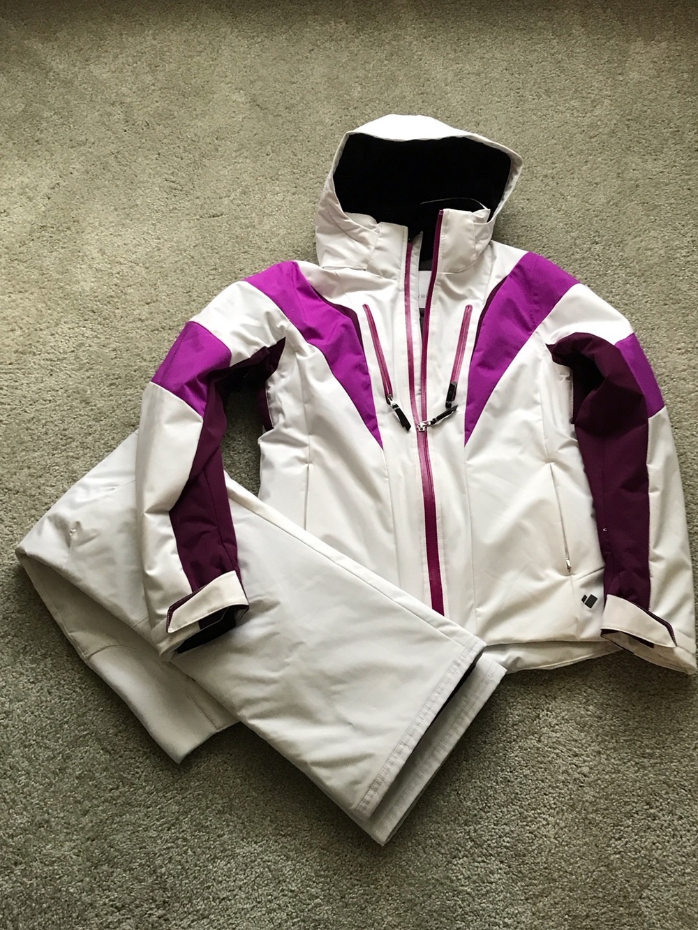 Preowned Obermeyer White Ski Jacket & Pants Magenta & Plum -small